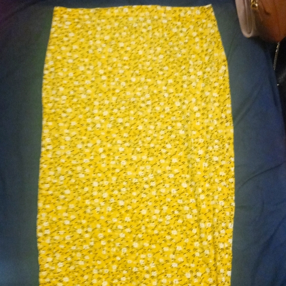 Pretty little thing, Yellow floral midi skirt extreme stretch - Picture 2 of 3